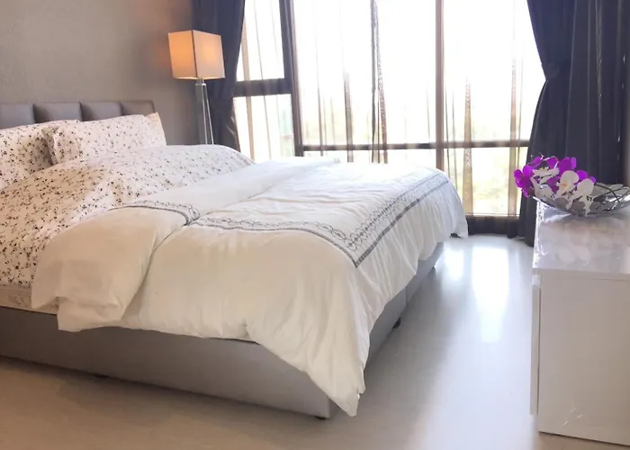 Urban Luxury One Bedroom Appartement *